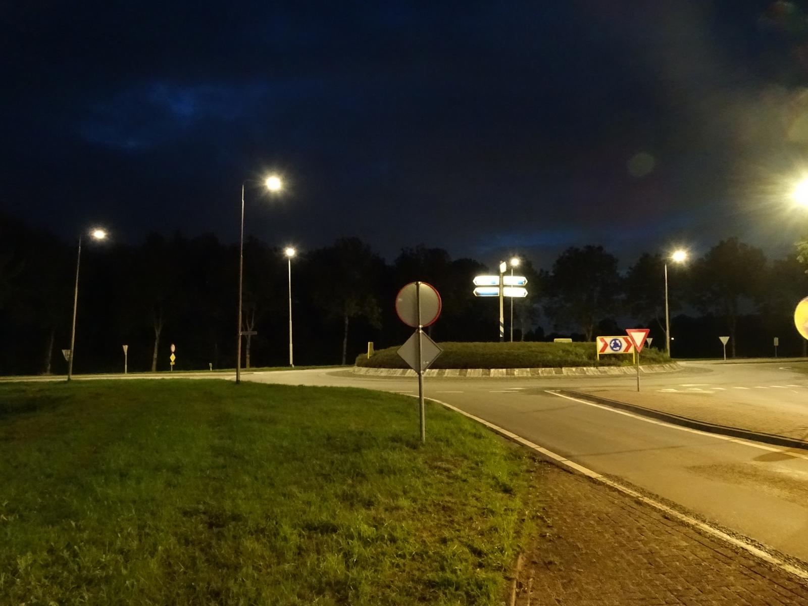 Mini bij de rotonde